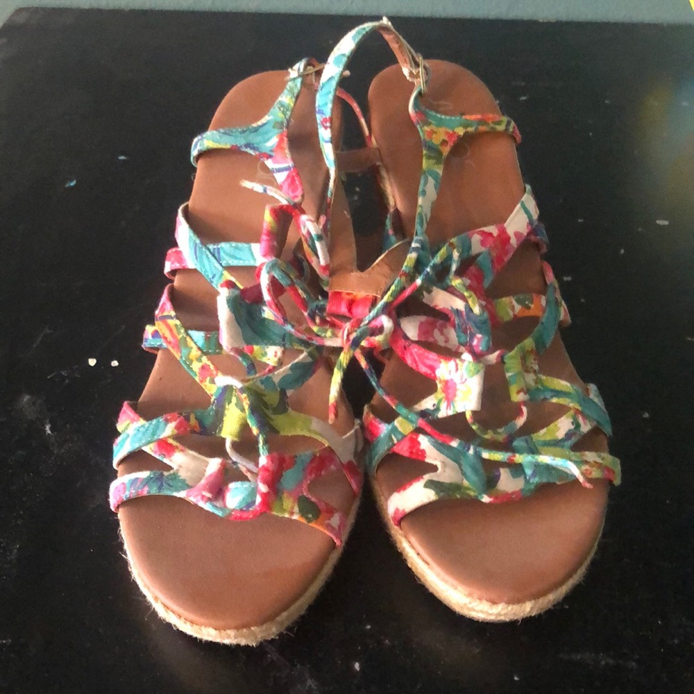 Floral wedge heels